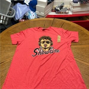 Charlie Hustle Patrick Mahomes Showtime Graphic Tee in Coral Red